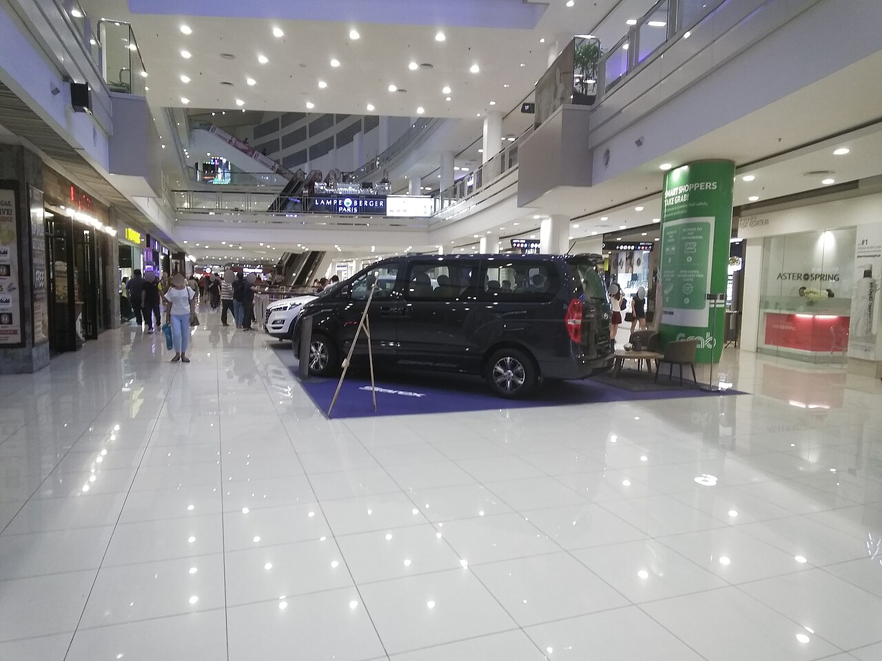 Real Hyundai Starex MPV photo for Senai Airport to Singapore vehicle planning